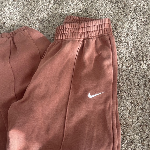 Nike clay color Sweatpants - Picture 2 of 6